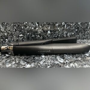 ghd Platinum Plus Flat Iron in Black